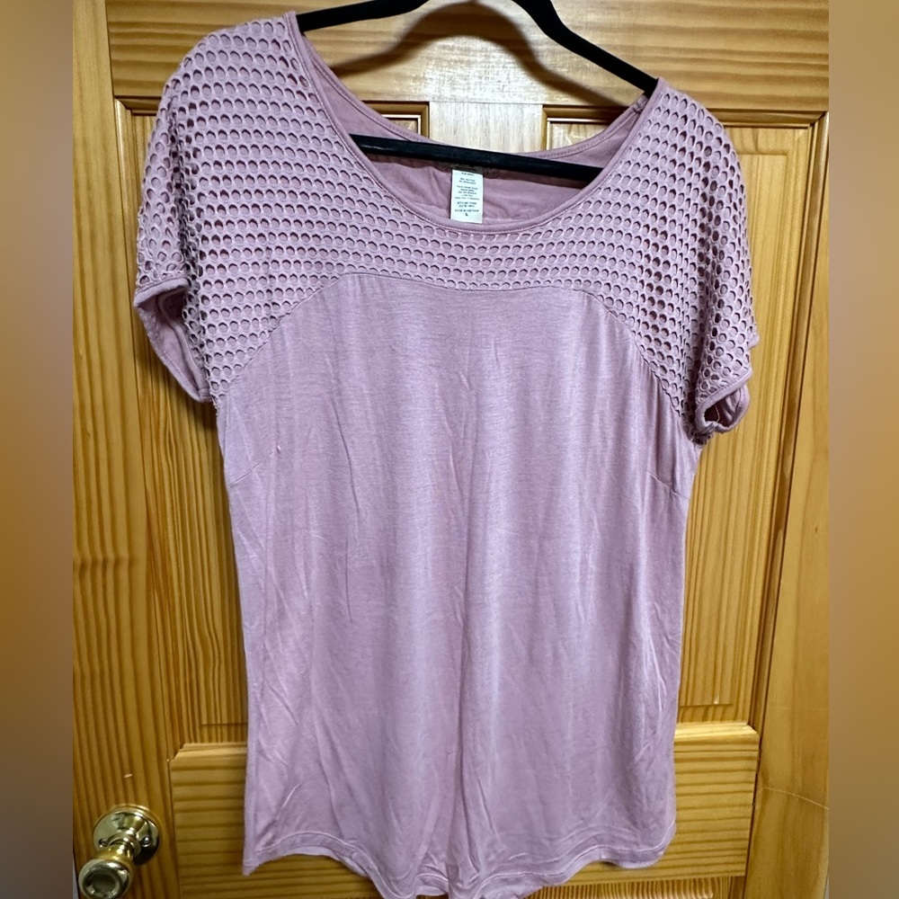 Short sleeved blouse. Size L.